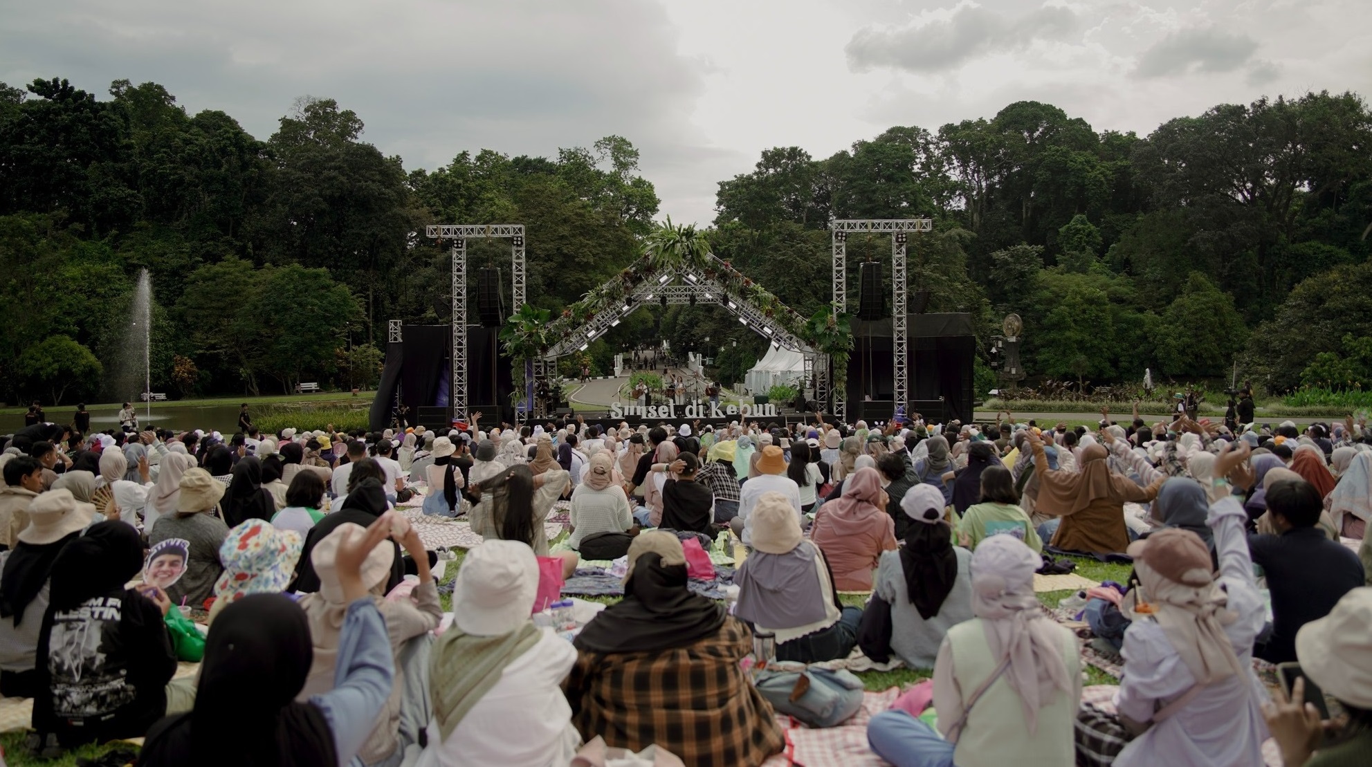 Menyuarakan Pesan Konservasi dengan Pertunjukan Musik, Program Natura dan Edukasi Melalui  Sunset di Kebun