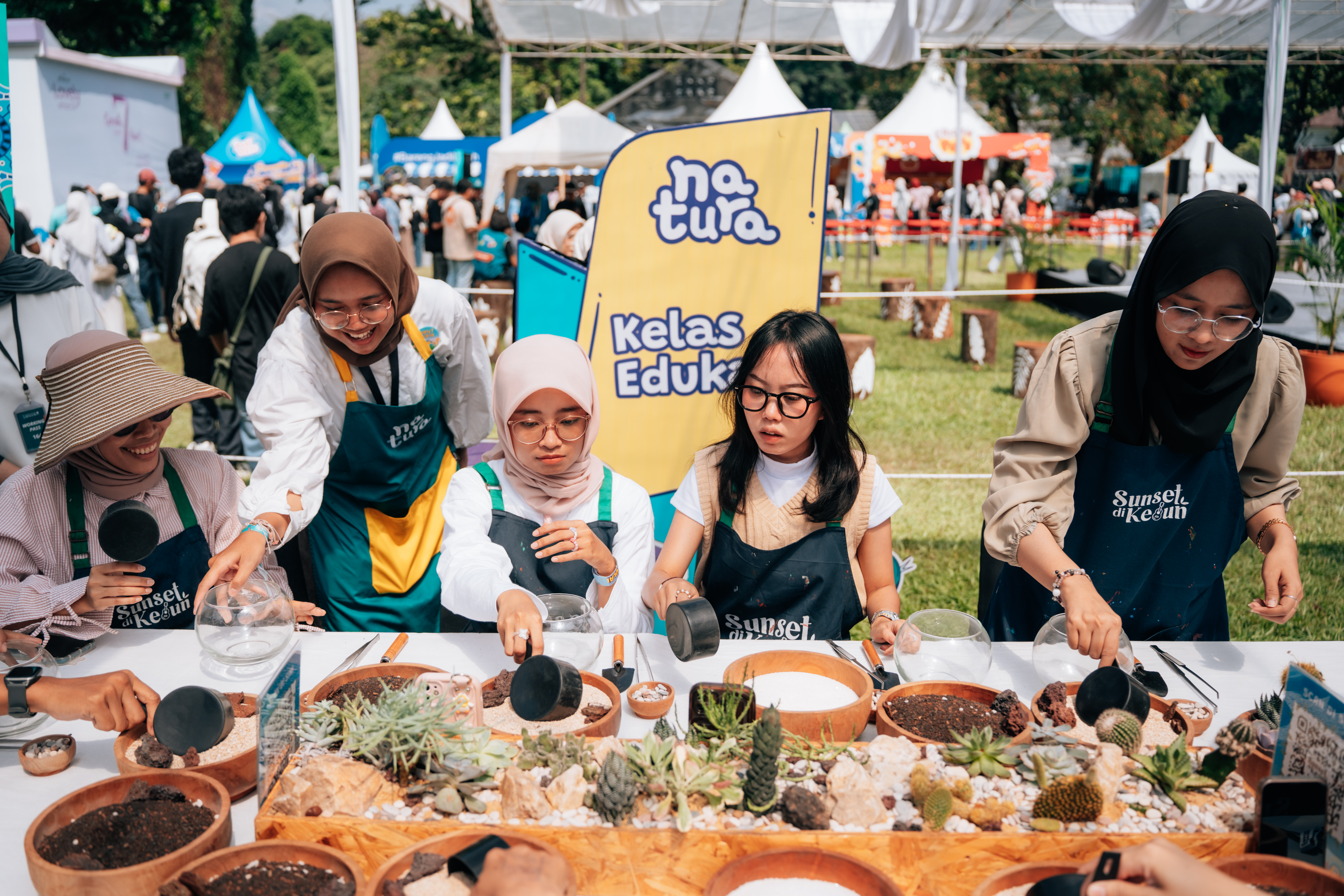 Sunset di Kebun Phase 2  Sukses Padukan Musik dan Misi Edukasi Lingkungan di Kebun Raya Bogor